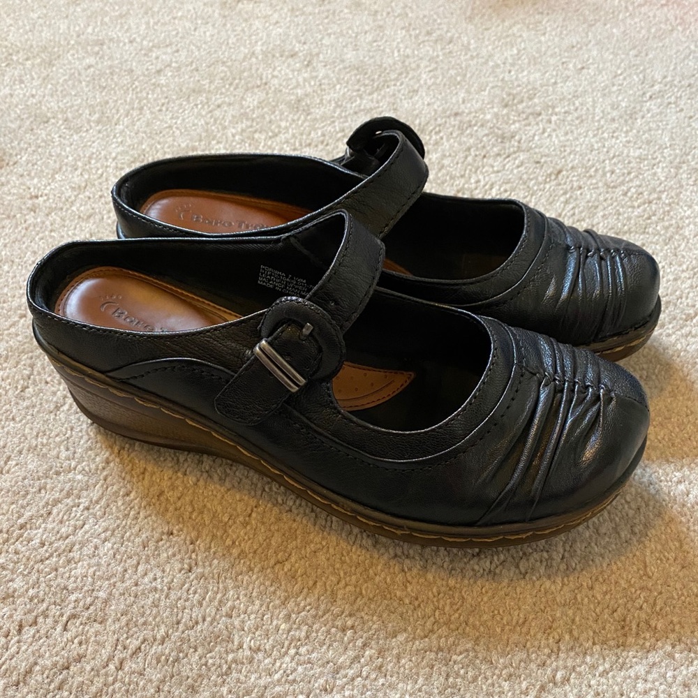 BareTraps Black Leather Clogs Sz 7.5